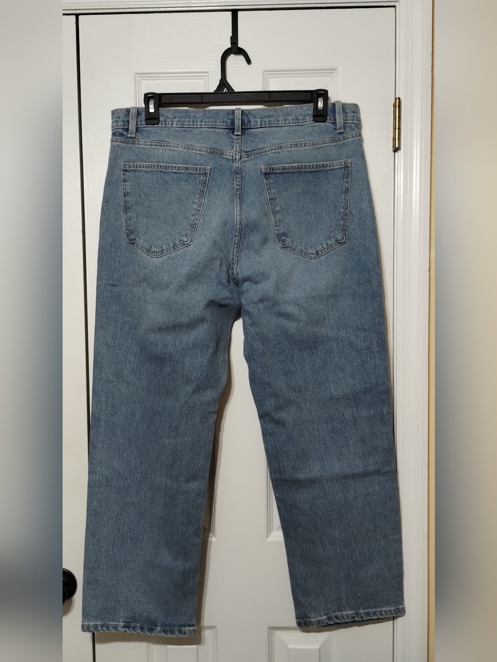 Time and Tru Women's Size 16 Short High-Rise Straight Jeans in Light Blue Denim - Picture 3 of 6